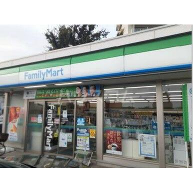 ファミリーマート　三鷹台団地南店 距離：597m