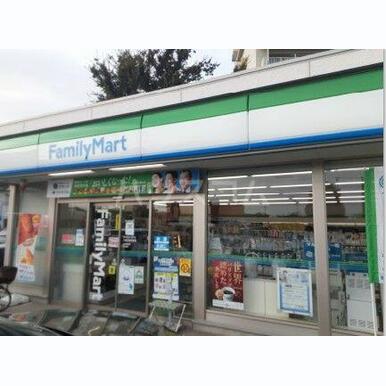 ファミリーマート 三鷹台団地南店 距離:597m