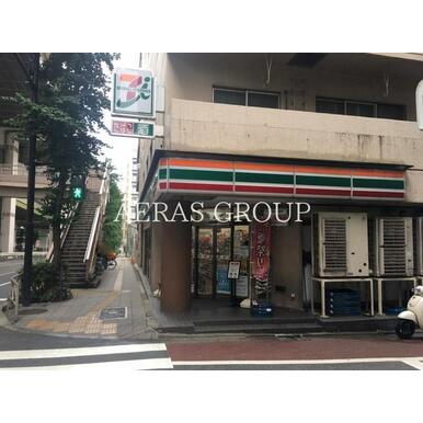 セブンイレブン板橋仲宿店 距離：421m