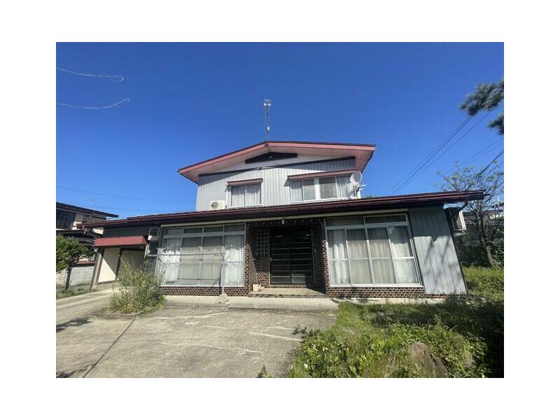 53 minutes walk from JR Ou Main Line "Takahata" Station