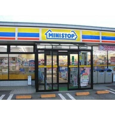 ミニストップ 距離:69m