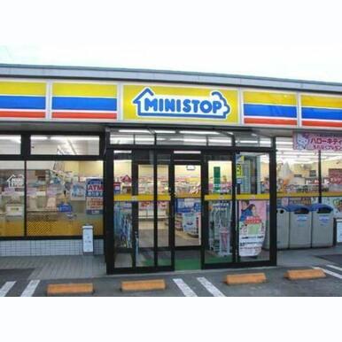 ミニストップ 距離:69m