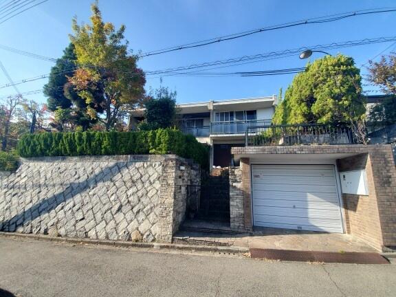 アットホーム 川西市 向陽台２丁目 平野駅 2階建 ７ｌｄｋ 川西市の中古一戸建て 提供元 住友不動産販売 株 川西 営業センター 一軒家 家の購入