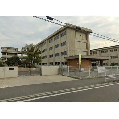 岡山市立平井小学校 距離：414m