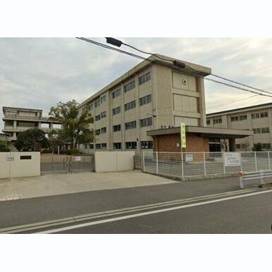 岡山市立平井小学校 距離:414m