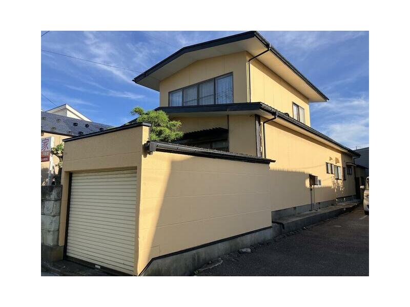 Akita City, Tsuchizaki Port Central 4-chome (Tsuchizaki Station) 2-story building 6DK