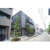 積水ハウス施工の重量鉄骨造３階建てのオートロック付マンション。