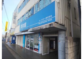 ＪＲ英賀保駅より徒歩１分、お客様駐車場も完備です。