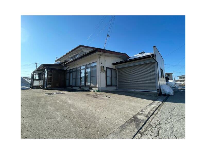Yonezawa City, Narushima Town 1-chome (Nishi-Yonezawa Station) 2-story building 6LDK
