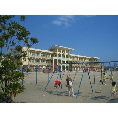 小学校 距離：1,100m