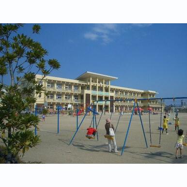 小学校 距離:1,100m