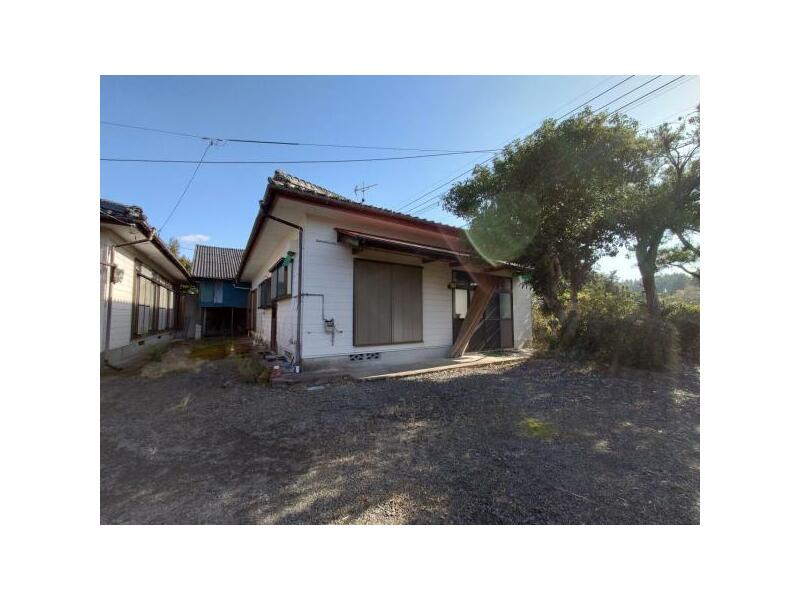 Ebino-shi, Ebino-shi Oaza-Imanishi (Ebino-kaminoe Sta.) Single story house, 4DK

2,480,000 yen