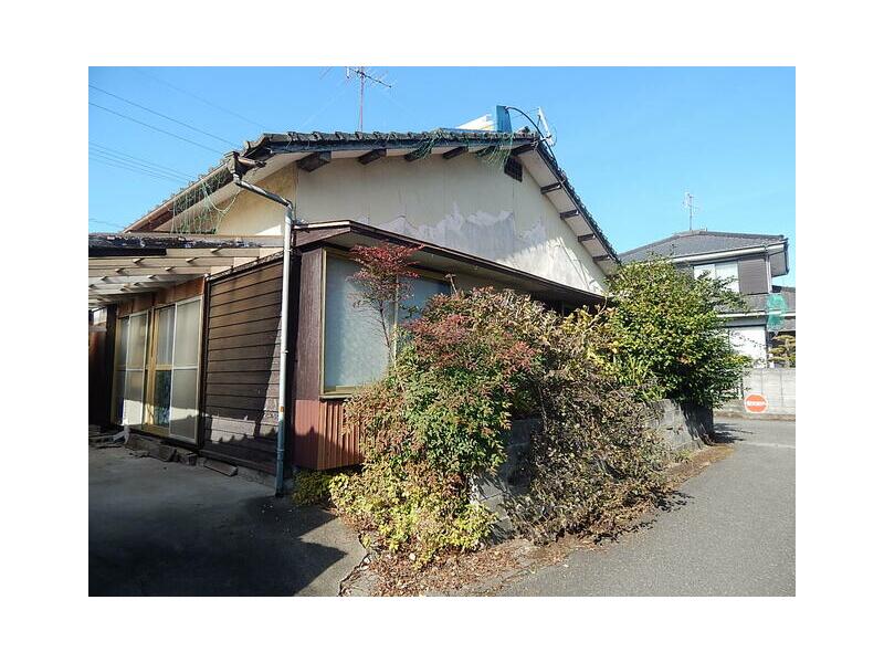 Koganshita-cho, Yatsushiro-city, Yatsushiro 4DK

2.8 million yen