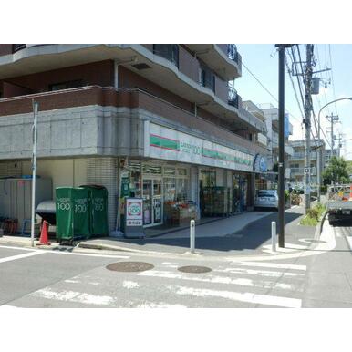 ローソンストア100青葉あざみ野一丁目店 距離:560m