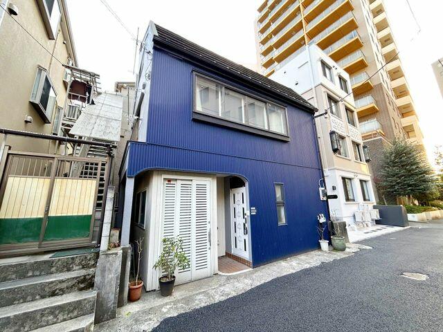 Cheap house for sale in Shinjuku, Tokyo