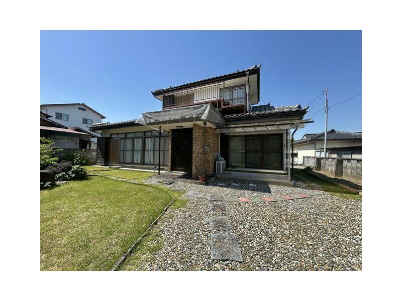 Wakao, Okusa Town, Nirasaki City (Nirasaki Station) 2-story building 6DK
