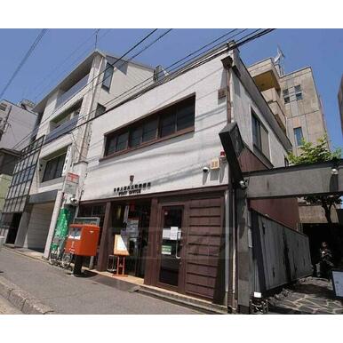 京都大宮丸太町郵便局 距離：84m
