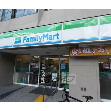 ファミリーマート丸太町猪熊店 距離：330m