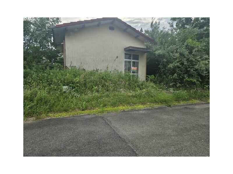 Torikaiura, Goshiki-cho, Sumoto-city, Sumoto 1DK

1.6 million yen