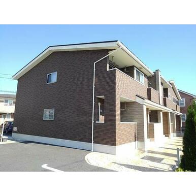 落ち着いた雰囲気の外観です