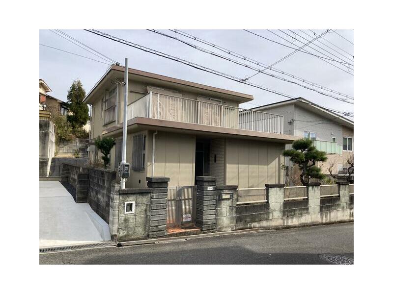 15 minutes on foot from Kintetsu Minami Osaka Line "Takada City" Station