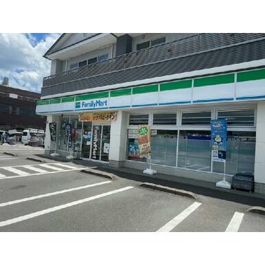 ファミリーマート 佐伯常盤南店 距離：260m