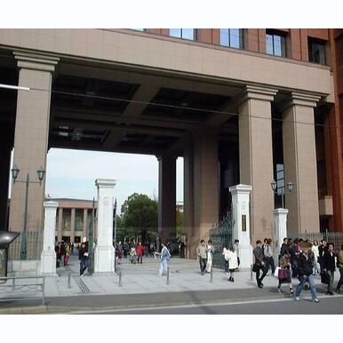 龍谷大学(深草) 距離:1,933m