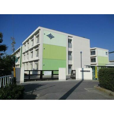 西尾市立矢田小学校 距離：374m