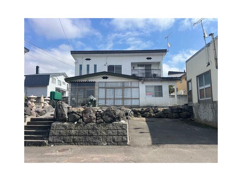 Iwamizawa City, Kaede Town 6-chome (Iwamizawa Station) 2-story building 5LDK