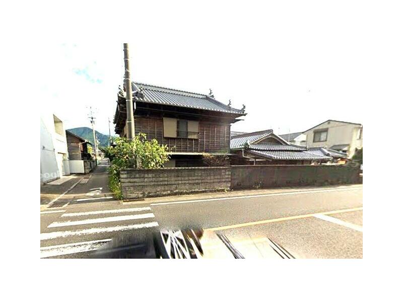 Saijo-city, Komatsu-cho Shinyashiki (Iyo-Komatsu Sta.) 2F 7DK

Iyo-Komatsu station