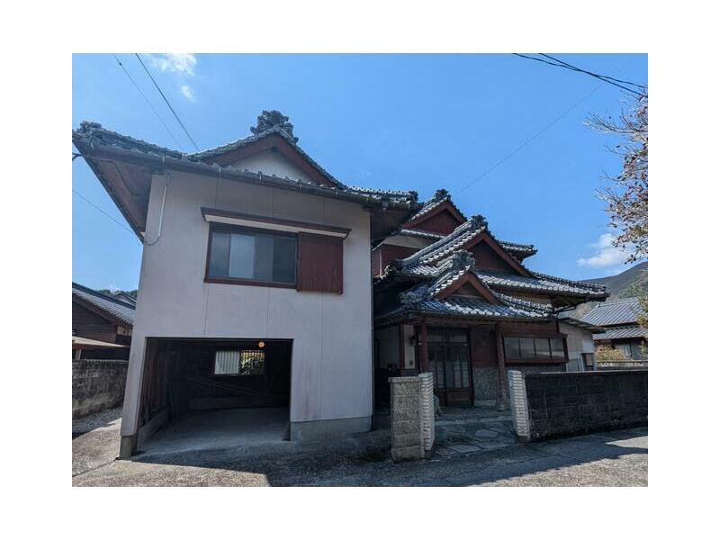 2F 2F 7DK in Oaza Maruichi Oura, Saeki City, Ehime

4,000,000 yen