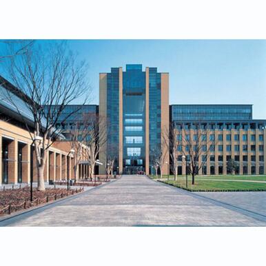青山学院大学 距離:660m