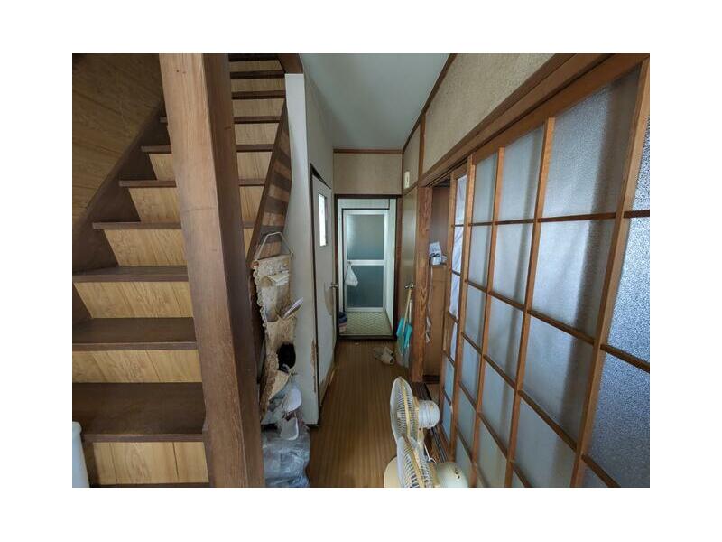 Chofumiyazaki-cho, Shimonoseki-shi (Chofu Sta.) 2F 6LDK

900,000 yen