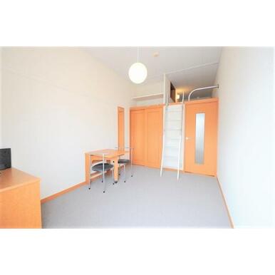 人気の天井高！１Ｋでも窮屈に感じません。