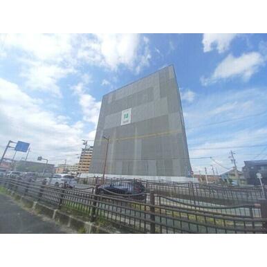 建設中
