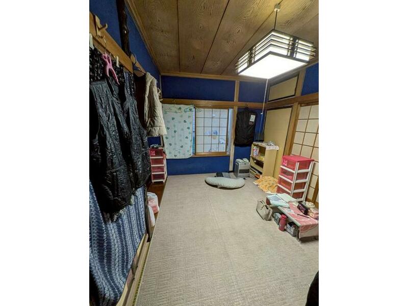 Yata-cho, Nanao-shi (Nanao Sta.) 2F 7LDK

800,000 yen