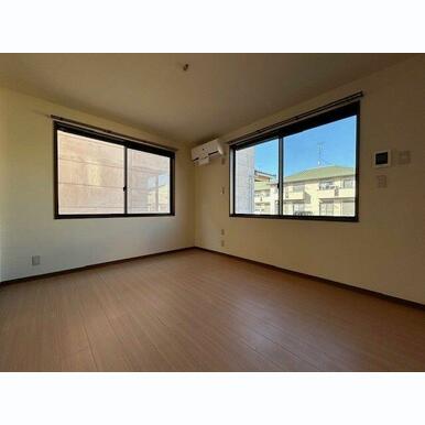 【LDK】エアコン1基設置。来訪者の顔が見れるカラーモニターホン付!