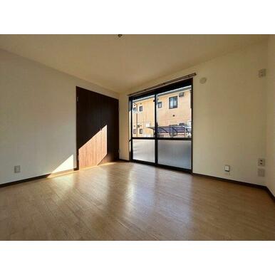 【洋室(1)】収納スペース付き。