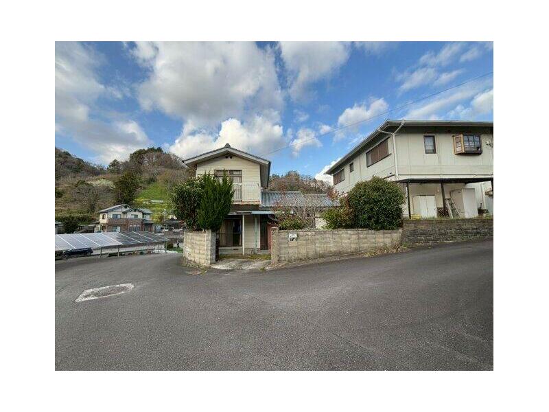 Shimoitai-cho, Matsuyama-city (Dogo Onsen station) 2F 3LDK

2.9 million yen