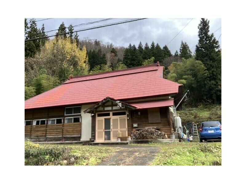 13 minutes on foot from JR Suigun Line "Ban'kyo Asakawa" Station