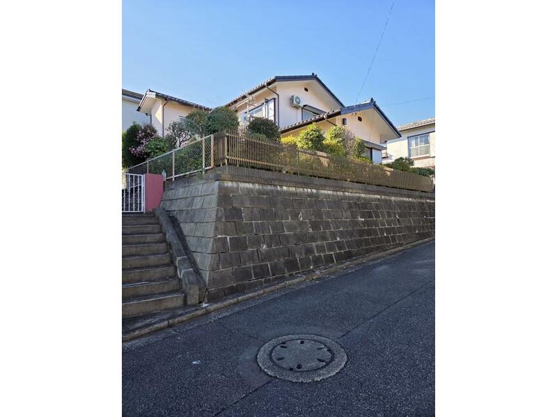 2 Hatogaoka, Hatoyama-cho, Hiki-gun (Takasaka Sta.) 2F 5DK

2,000,000 yen