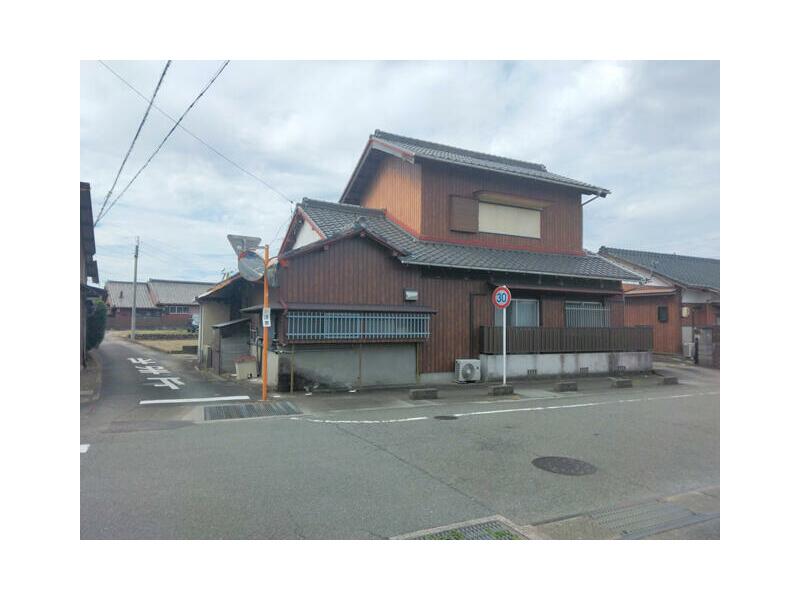 Tsu City, Isshi Town Koyama (Ise Hatta Station) 2-story 7K