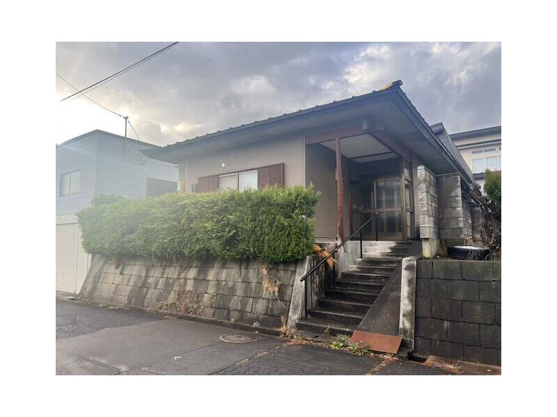 Hirosaki-shi, Hirosaki-shi Oaza-Asahigaoka 2-chome (Hirosaki-gakuin-daimae Sta.) Single story house, 5DK

5DK