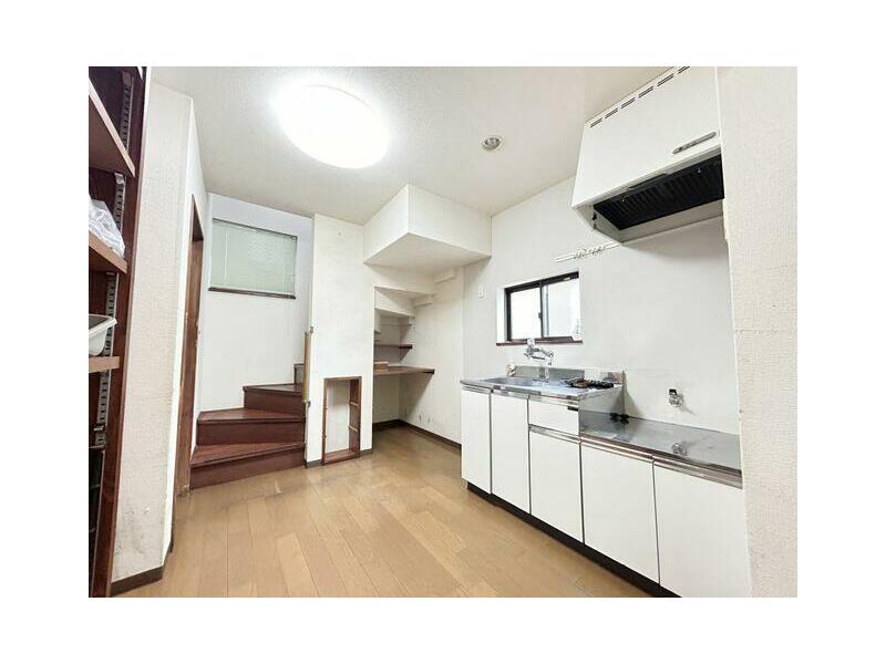 19 minutes on foot from Seibu Haijima Line "Musashi-Sunagawa" Station