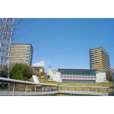 明星大学 距離:1,512m