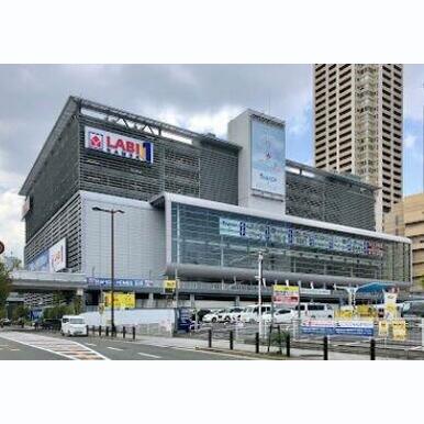 ヤマダ電機 LABI1なんば 距離:311m
