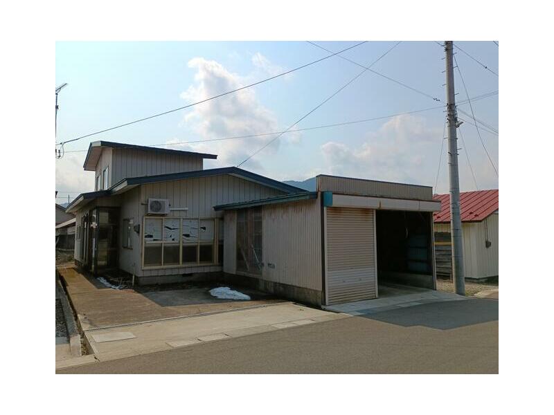 Noshiro City, Futatsui Town, Jinbuna, Okawara (Futatsui Station) 2-story building, 7DK