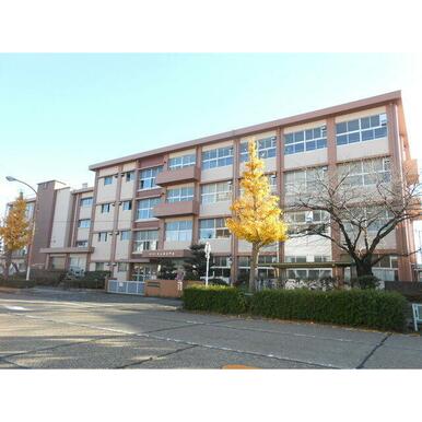 徹明さくら小学校　10 距離：830m