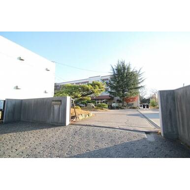猪高中学校 距離：1,039m