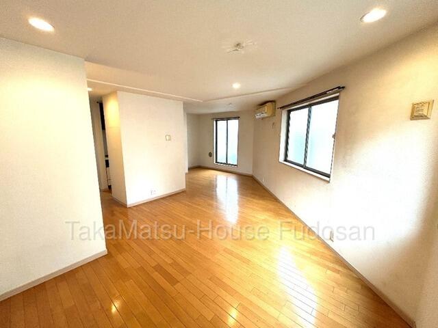 Cheap house for sale in Meguro, Tokyo
